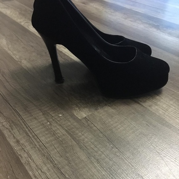 Heels - Picture 2 of 4